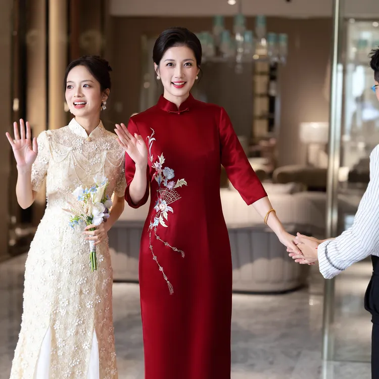 2025秋新高端进口三醋酸苏绣喜婆婆婚宴旗袍大方气质喜妈妈礼服L