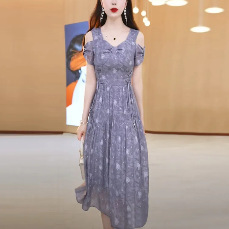 云锦丝轻奢女装2025夏季新款时尚露肩优雅气质显瘦中长款连衣裙子