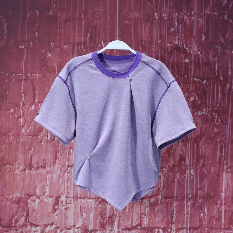 【韩哥女装】设计师《朝露待日晞》星光紫不规则下摆圆领T恤6305A