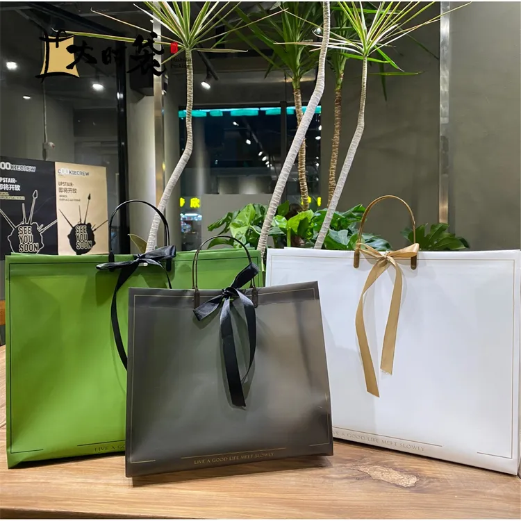 pvc新款手提免税店袋黑色通勤服装店袋子礼品包装袋防水定制logo