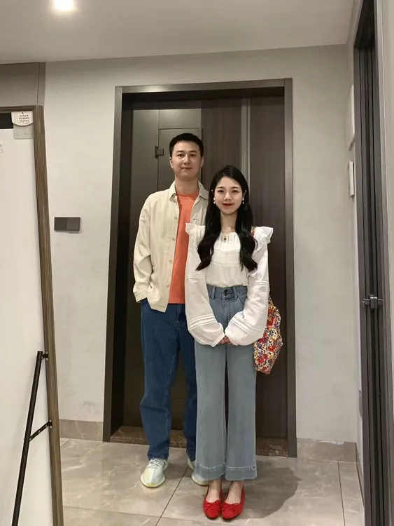 2025早春新款超好看独特荷叶边拼接镂空白色长袖衬衫女百搭牛仔裤