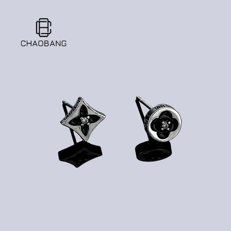chaobang/潮邦 铜合金耳饰 经典复古刻雕四叶花耳钉高级感饰品