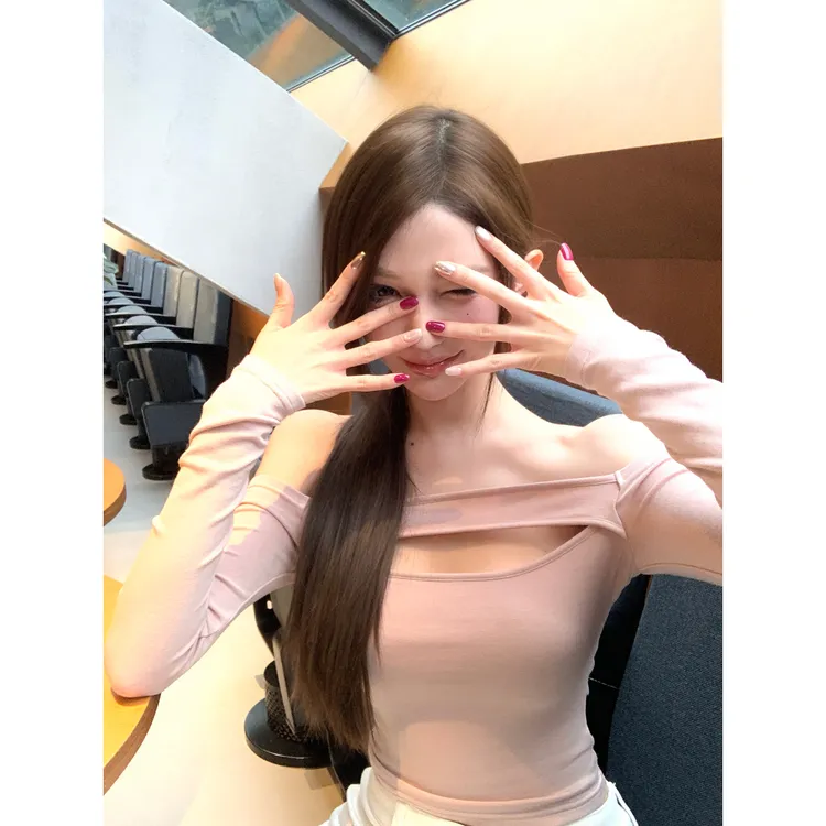 纯欲辣妹性感一字肩上衣女秋冬镂空粉色长袖t恤显身材打底衫内搭
