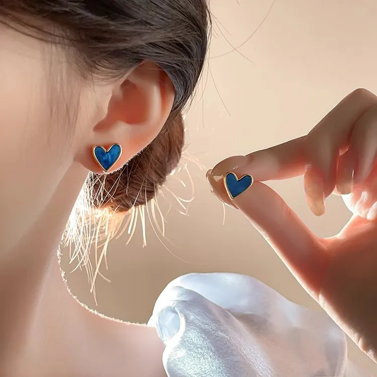 合金耳饰 宝蓝色爱心耳钉新款轻奢高级感耳环巨好看克莱因蓝耳饰