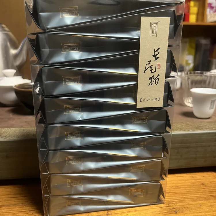 长尾猫系列正岩肉桂 传统中火酒红汤色 碳香微陈香 坛茶124克一份