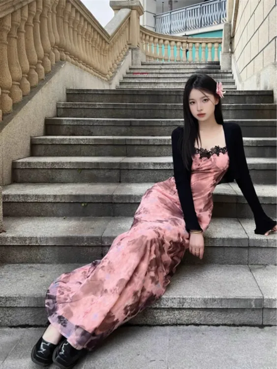 辣妹风蕾丝拼接印花吊带连衣裙夏季带胸垫修身长裙度假风收腰裙子