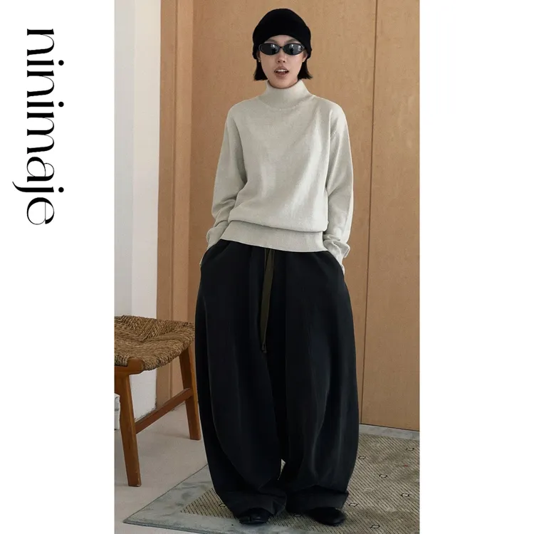 NanBeiBei 秋冬燕麦灰高领细坑条打底衫 6896