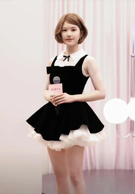 赵露思同款2025夏季新款赫本风两件套蝴蝶结蓬蓬收腰连衣裙公主裙