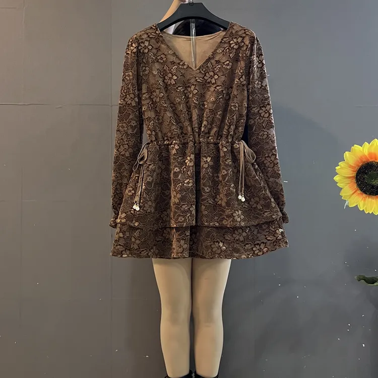 新款时尚气质V领重工蕾丝抽绳设计洋气减龄显瘦中长款打底衫