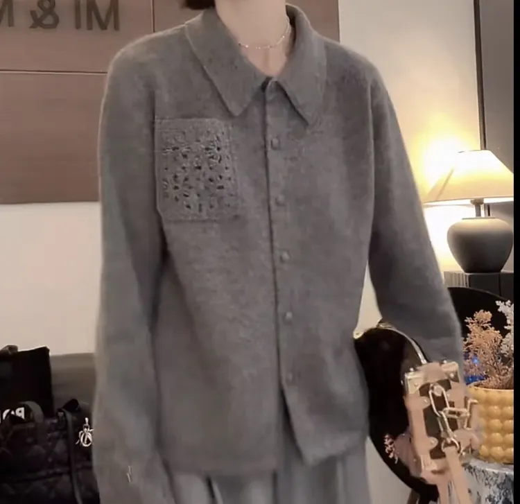 灰色翻领镂空长袖针织开衫女2025年秋季新款休闲宽松百搭气质上衣