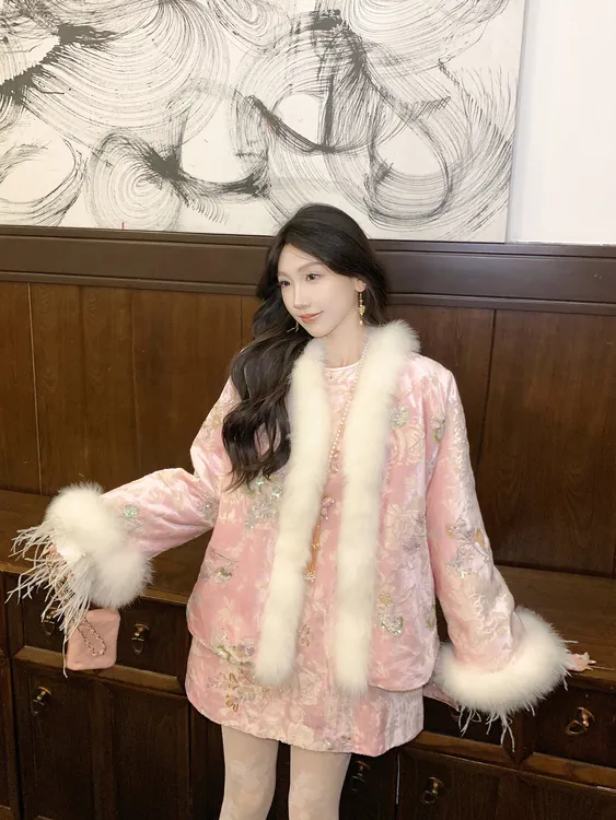 果果家 新中式国风重工刺绣羽绒服2025女盘扣气质保暖外套马甲裙