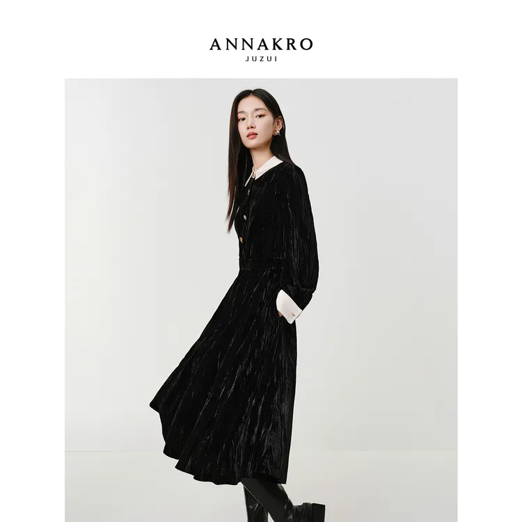 玖姿安娜蔻高智通勤风KWFQ50014压褶丝绒收腰连衣裙女2025秋季