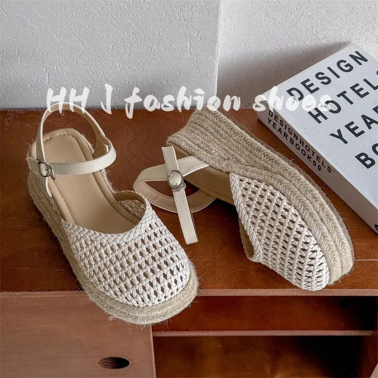 2025夏季新款韩版编织草编镂空透气洞洞鞋搭扣厚底坡跟包头凉鞋女