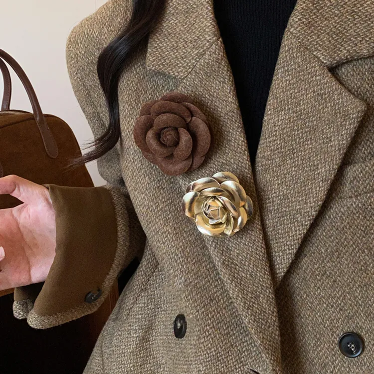 铜布艺胸针 高端精致小香风山茶花胸针女秋冬复古百搭别针配饰潮