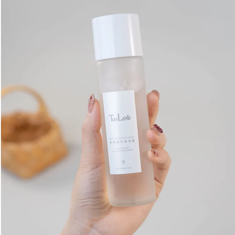 玫瑰精华滋润露 一抹柔嫩透亮 天然植萃配方 锁水润肤 柔肤水