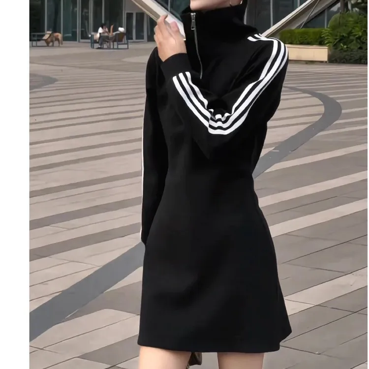 米欧严选2026春季新黑色卫衣女运动风拉链收腰显瘦洋气爆款连衣裙