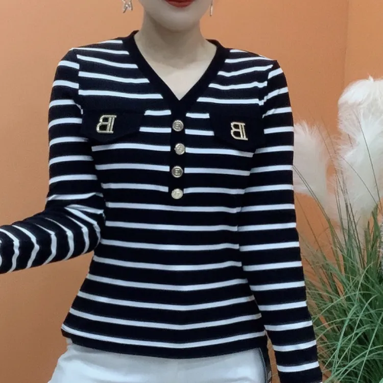 立体装饰长袖标准V领条纹印花T恤修身百搭风