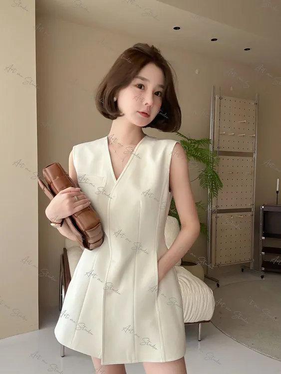 主理人老钱风V领排扣系带收腰马甲连衣裙w1411j2