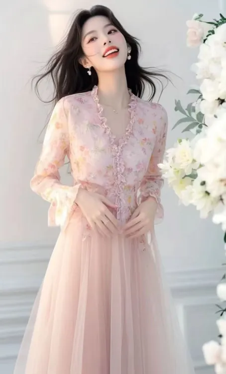 SS1060粉色木耳边碎花衬衫女春新款超好看喇叭袖长袖气质女士上衣