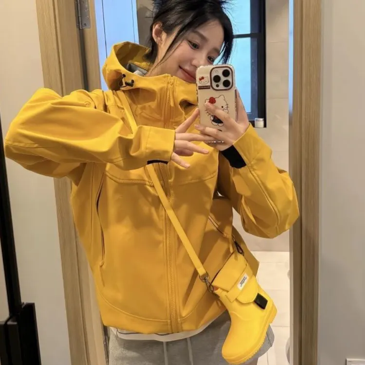 2025轻薄户外风壳防泼水运动城市轻量化工装磁吸设计感网红夹克女