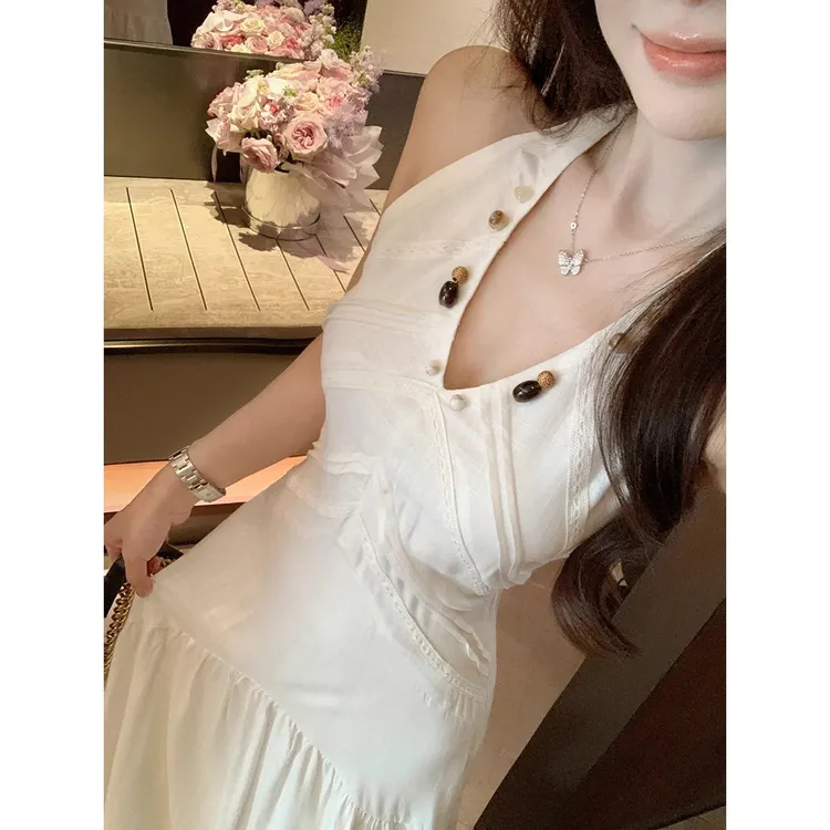 法式V领白色无袖连衣裙女夏季度假风纯欲气质修身显瘦收腰长裙子
