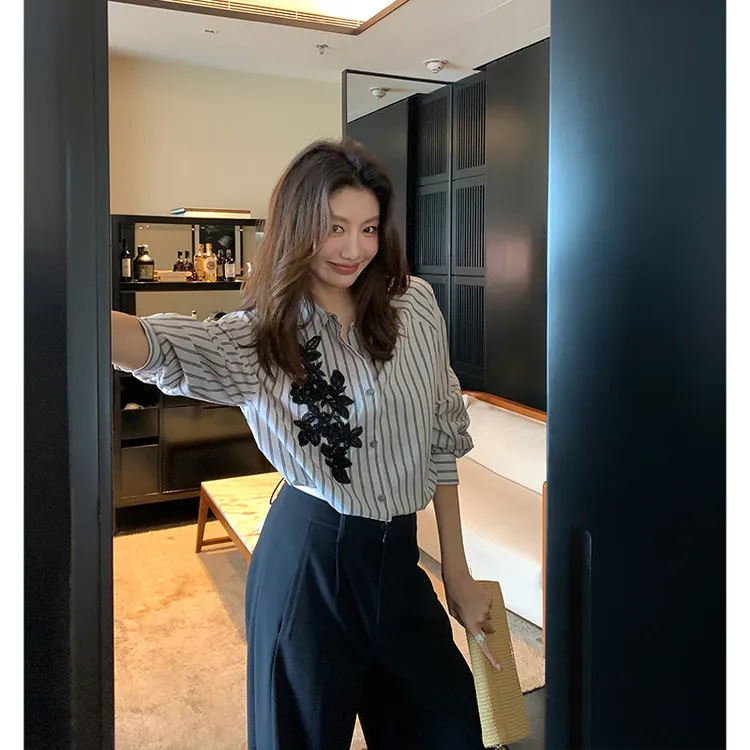 【ALONE SAVOR】龍喜儿 陌上花开 竖条纹衬衫宽松绣花小衫M739