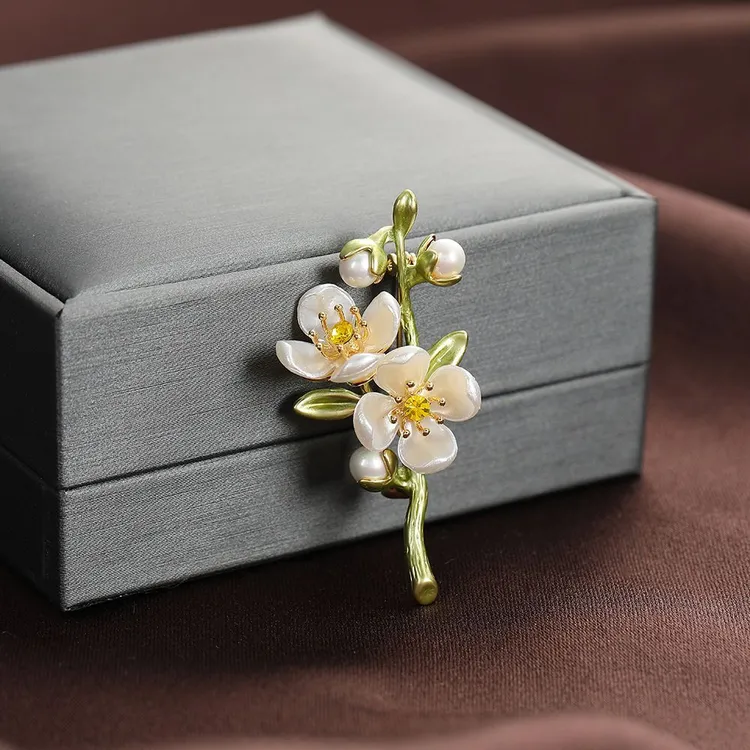 合金胸针 新中式茉莉花朵优雅精致秋冬胸针高档轻奢配饰别针高级