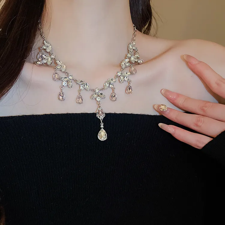 合金铅玻璃项链 粉色水滴流苏项链高级感轻奢小众礼服锁骨链颈链