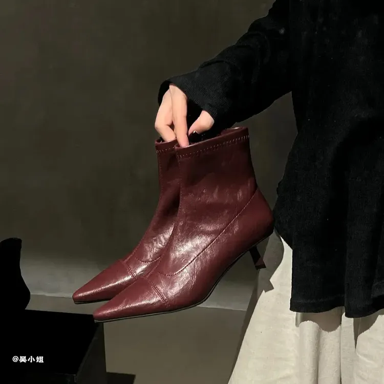 2024秋冬新款法式侧拉链高跟短靴时尚百搭复古网红细跟尖头时装靴
