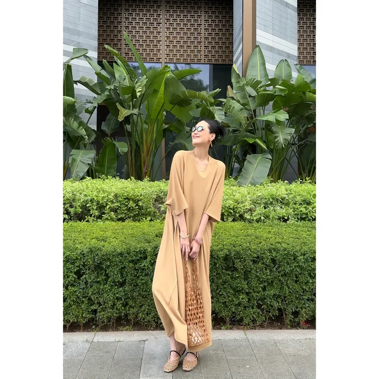 紫紫  大都会  夏季显瘦时尚光感随性松弛mm连衣裙ZD04LZHJ938