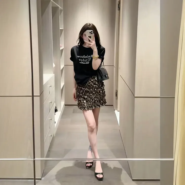高级感套装夏女2025新款爆款字母印花T恤荷叶边豹纹半身裙两件套