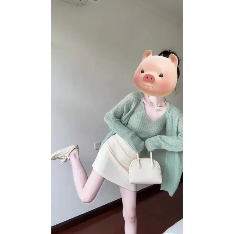 2025超火穿搭一整套韩系绿色针织V领吊带开衫A字半身裙子三件套装