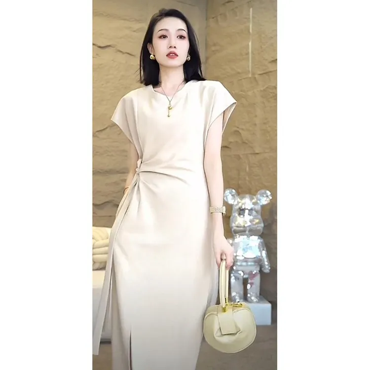 高级感气质女神范纯色褶皱收腰缎面连衣裙夏季新款开叉中长款裙子