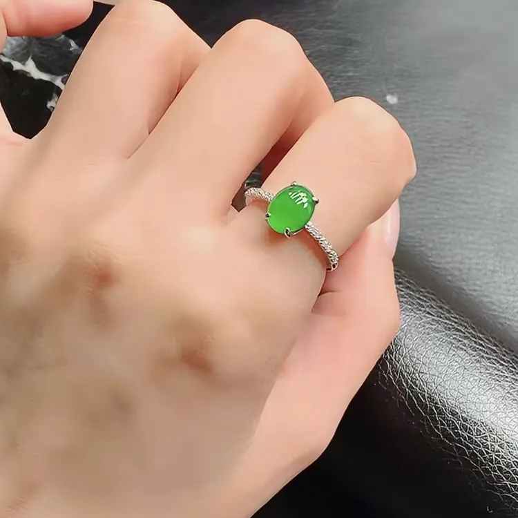 天然翡翠A货 阳绿蛋面戒指