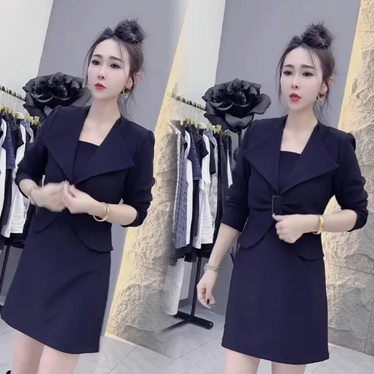 2025秋冬新款时尚显瘦气质网红高档洋气女高级百搭宽松大码连衣裙