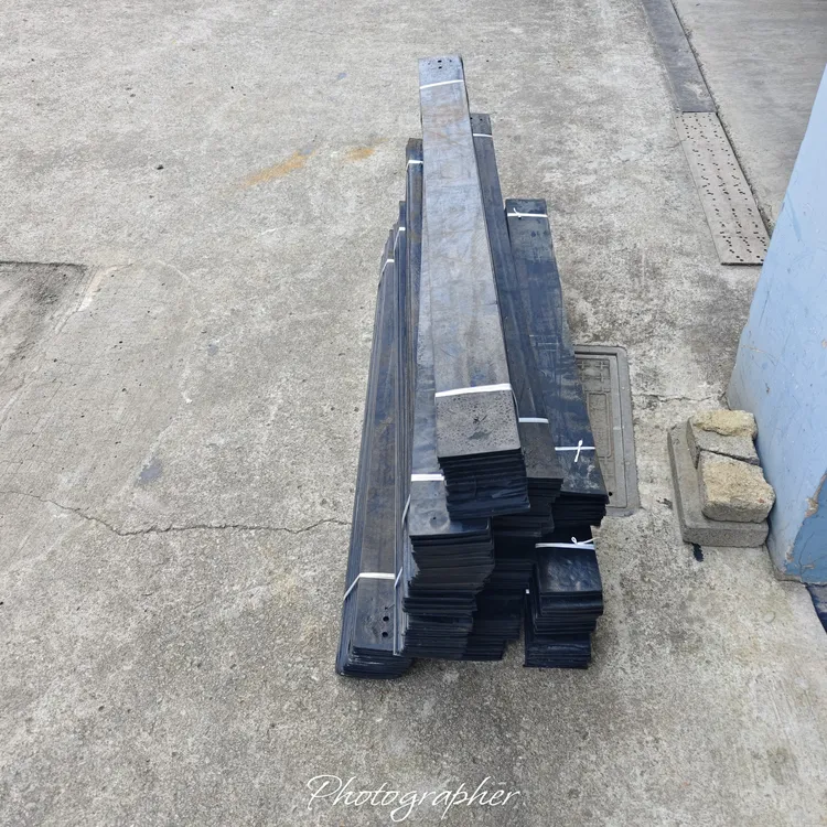 抛丸机门条内夹钢板