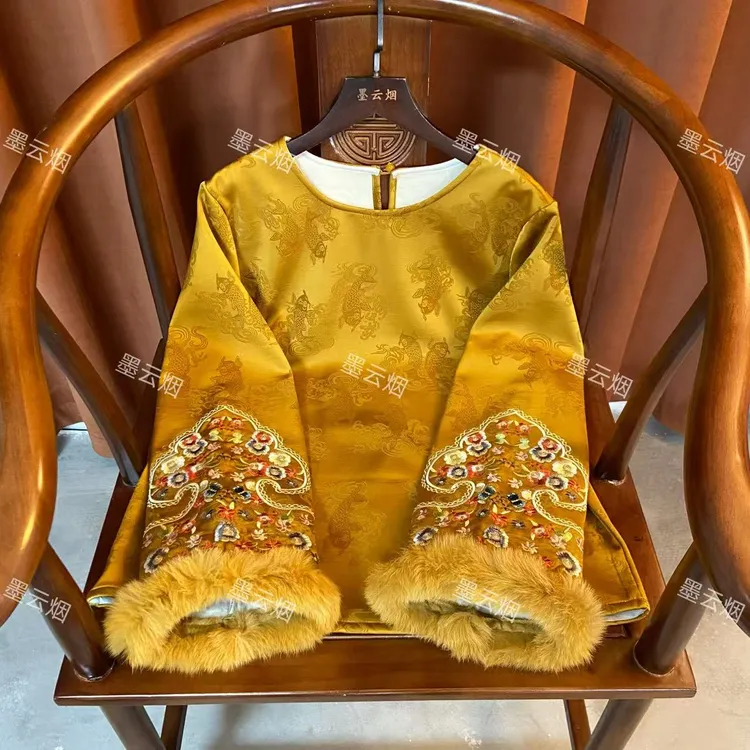 【花洛】新中式加棉圆领黄色ins长袖中长款唐装提花上衣重工刺绣
