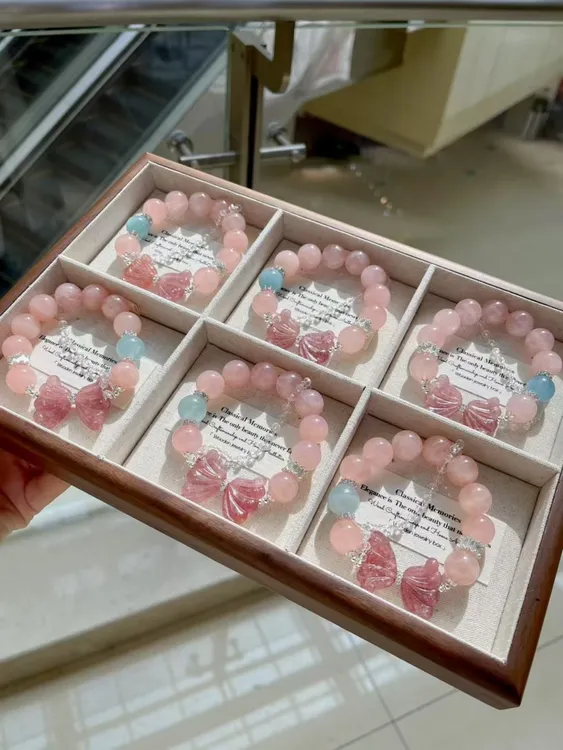 多样性发一[哇]大爆款出货啦～这款不多介绍了，天然粉晶，尺寸14mm，