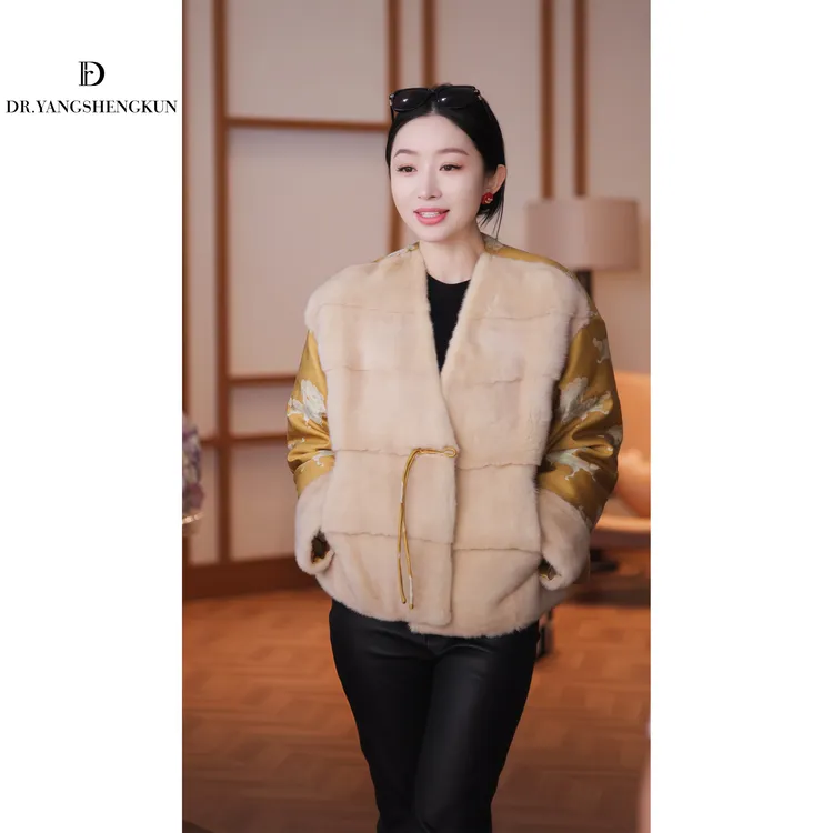杨圣坤2025冬季新品新中式V领提花盘扣水貂鹅绒服外套SQ25121204