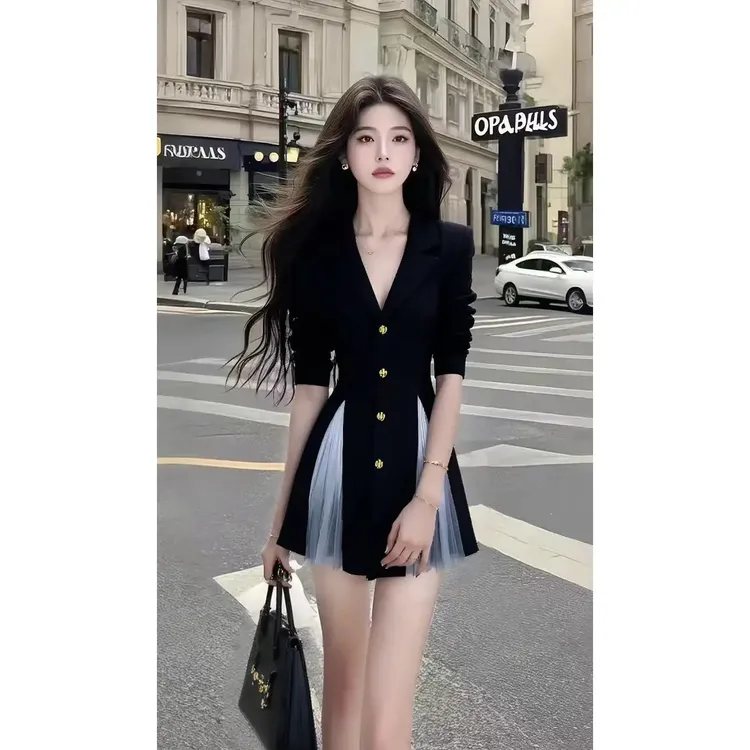 新款时尚高端优雅黑色V领收腰设计感连衣裙女小众高级氛围感裙子