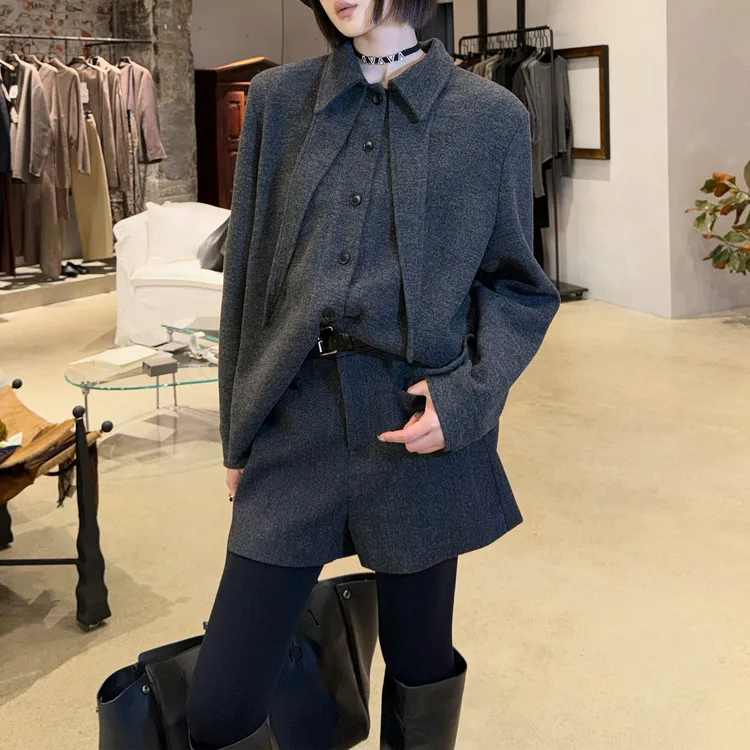 时尚休闲百搭保暖长袖上衣2025秋冬新款韩版设计感翻领长袖衬衫女