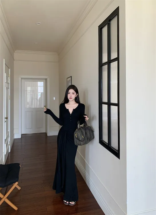  设计感排扣气质修身显瘦纯色绑带连衣长裙