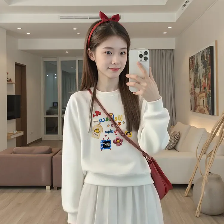 设计感白色短款加绒卫衣女2025早秋冬季新款小众高腰洋气减龄上衣