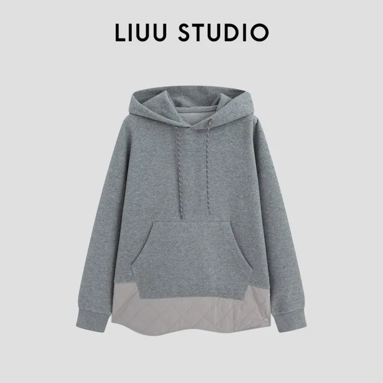 【LIUU】捕捉针织与梭织的巧妙平衡 | 绗格棉拼接连帽卫衣