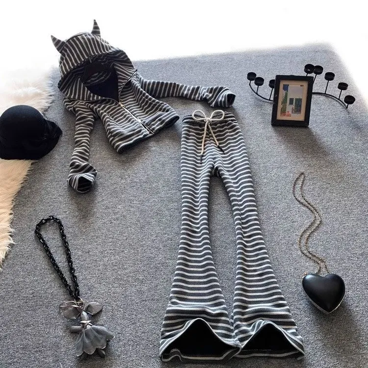 女童春秋休闲运动条纹套装2025洋气新款耳朵连帽上衣微喇裤两件套