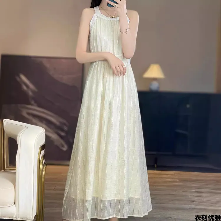 【新店开业】2024新款法式挂脖连衣裙女设计感高腰显瘦仙女裙中长款