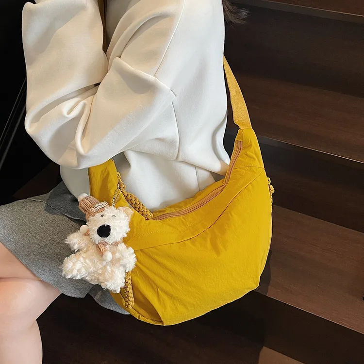 斜挎包饺子包包女式2025新款百搭休闲单肩背包大容量运动轻便小包