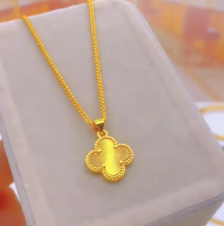 铜合金项链 轻奢幸运四叶草项链女黄金色四叶花锁骨链吊坠毛衣链
