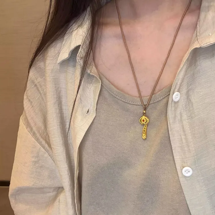 铜合金项链 顺遂如意小算盘编绳中式奶咖高颜值项链金色发光蝴蝶 