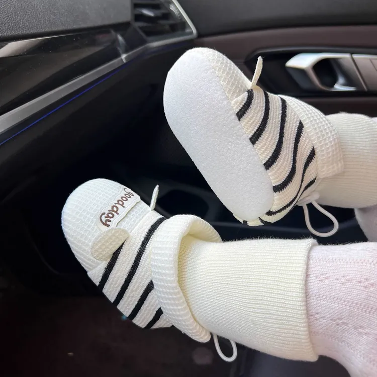 春秋季婴儿软底步前鞋袜0-6个月男女宝宝3-9-12个月防滑不掉鞋